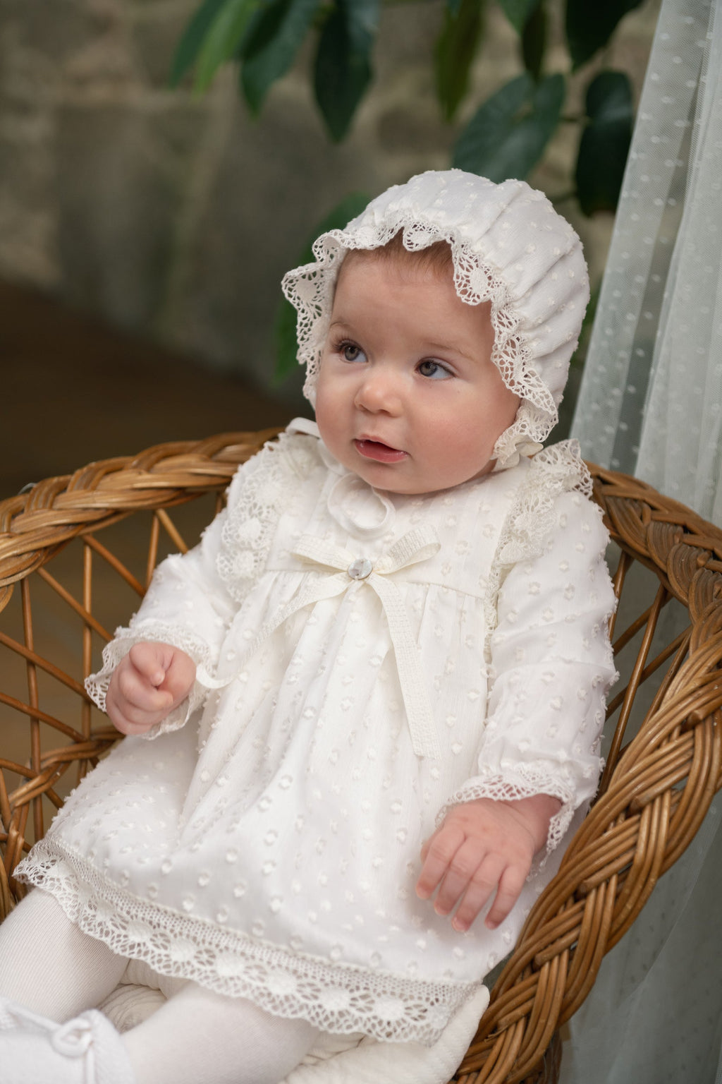 Conjunto exclusivo PAZ de plumeti para bebé: vestido de plumeti.