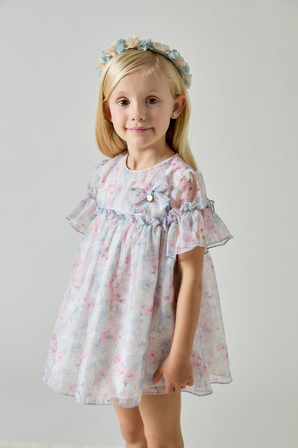 Vestido Victoria de Martín Aranda en modelo, vista tres cuartos