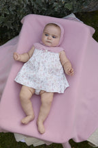 Vestido niña rosa de Martín Aranda en modelo, vista completa