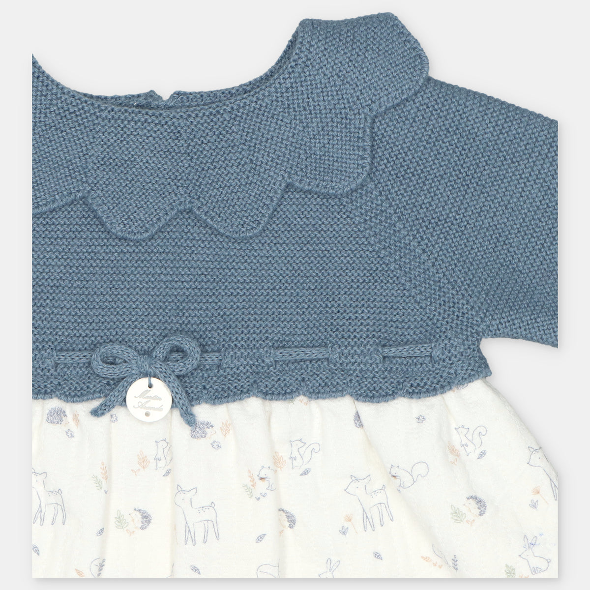 Vestido combinado con cuello de ondas para bebé de Martín Aranda, referencia 047-31328.