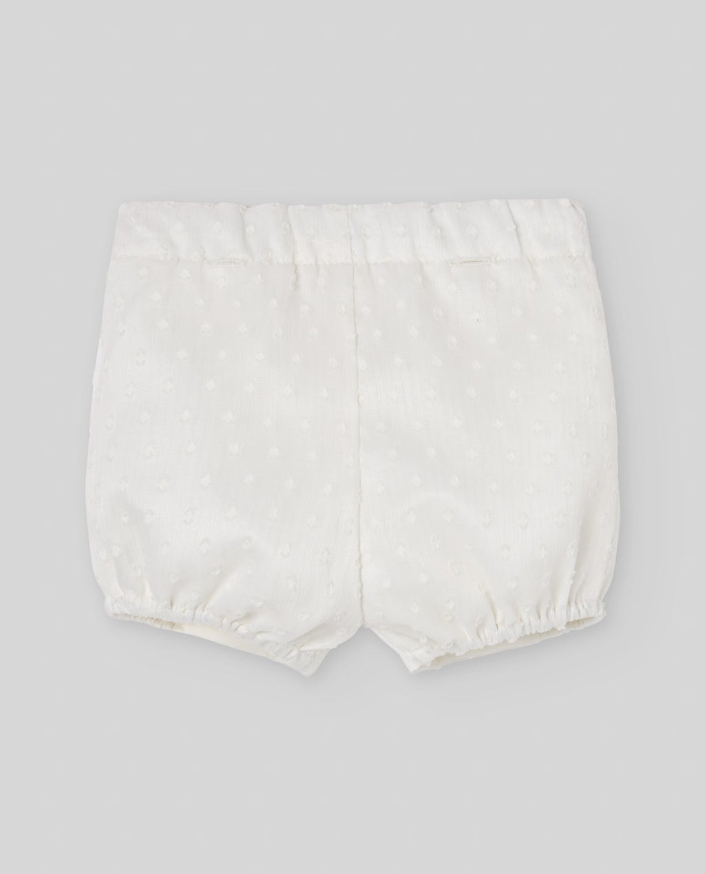 Pantalón corto del conjunto exclusivo PAZ para bebé.
