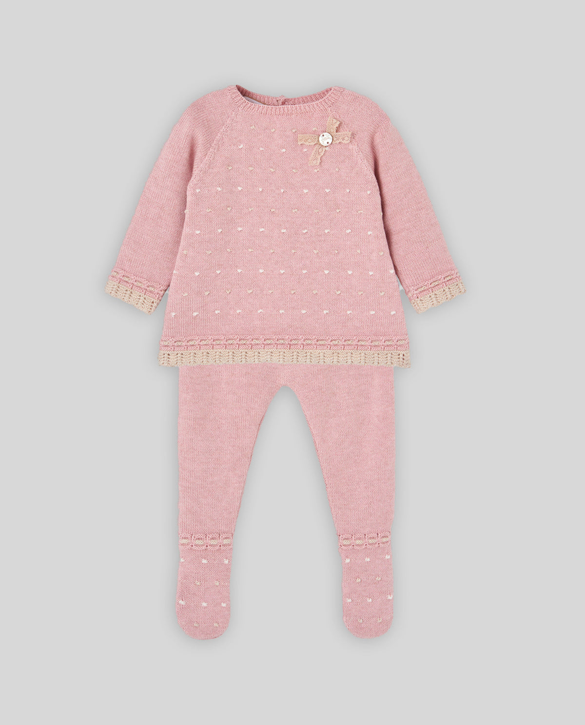 Conjunto de punto rosa palo y avena VAL con jubón y polaina, Paz Rodríguez, vista frontal.